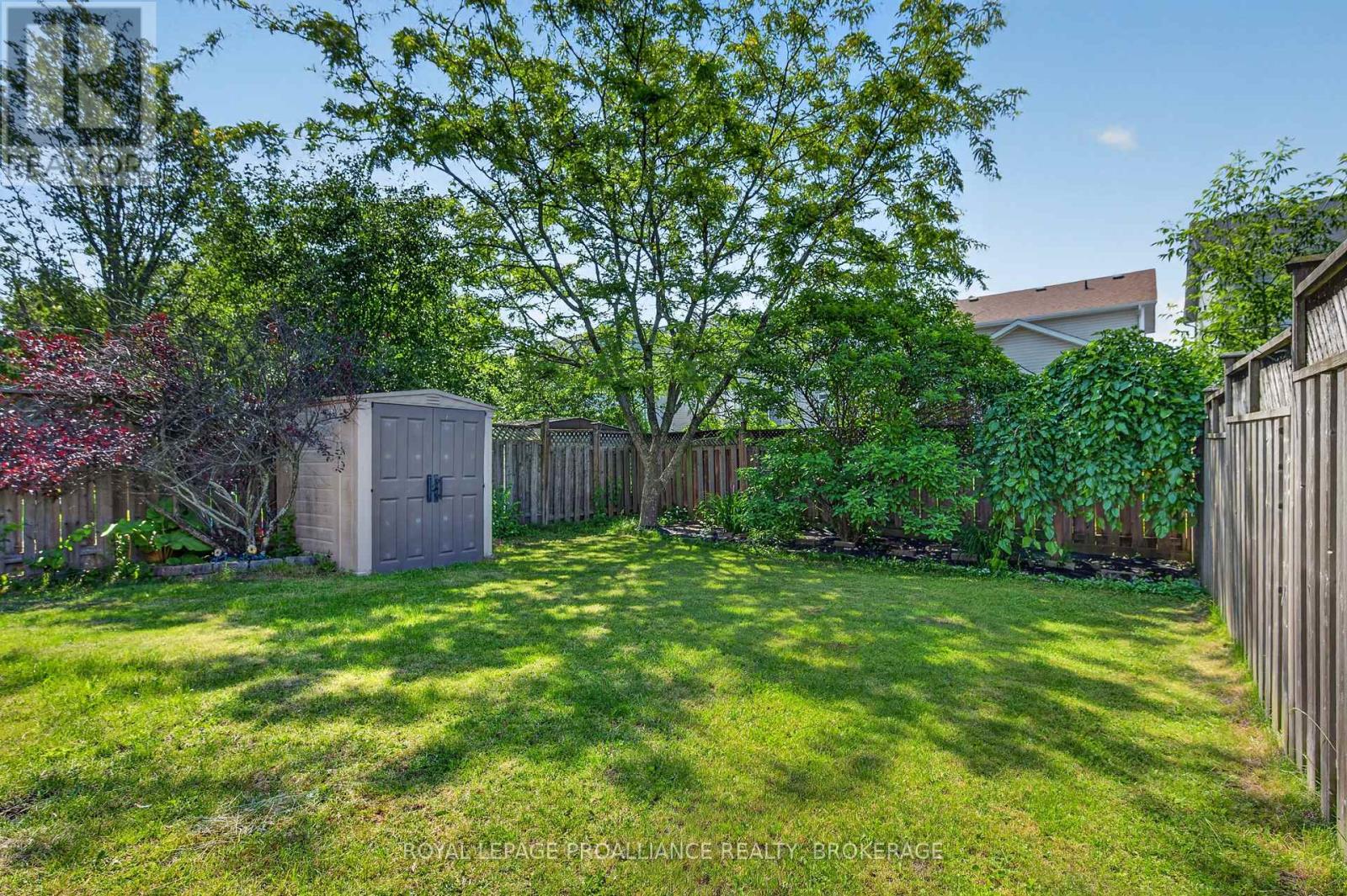 445 MAUREEN STREET - 37