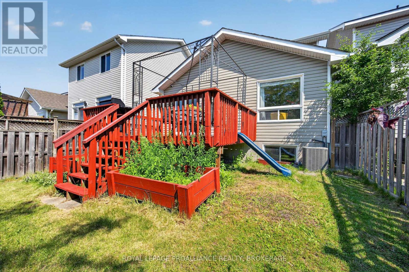 445 MAUREEN STREET - 39
