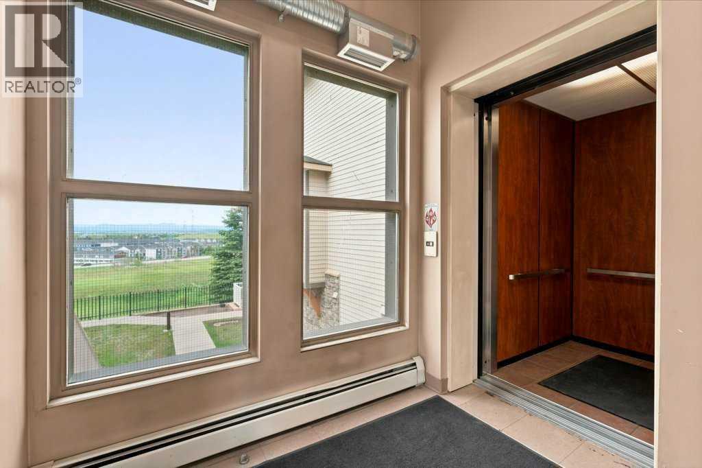 #13 148 Rockyledge View NW - 35