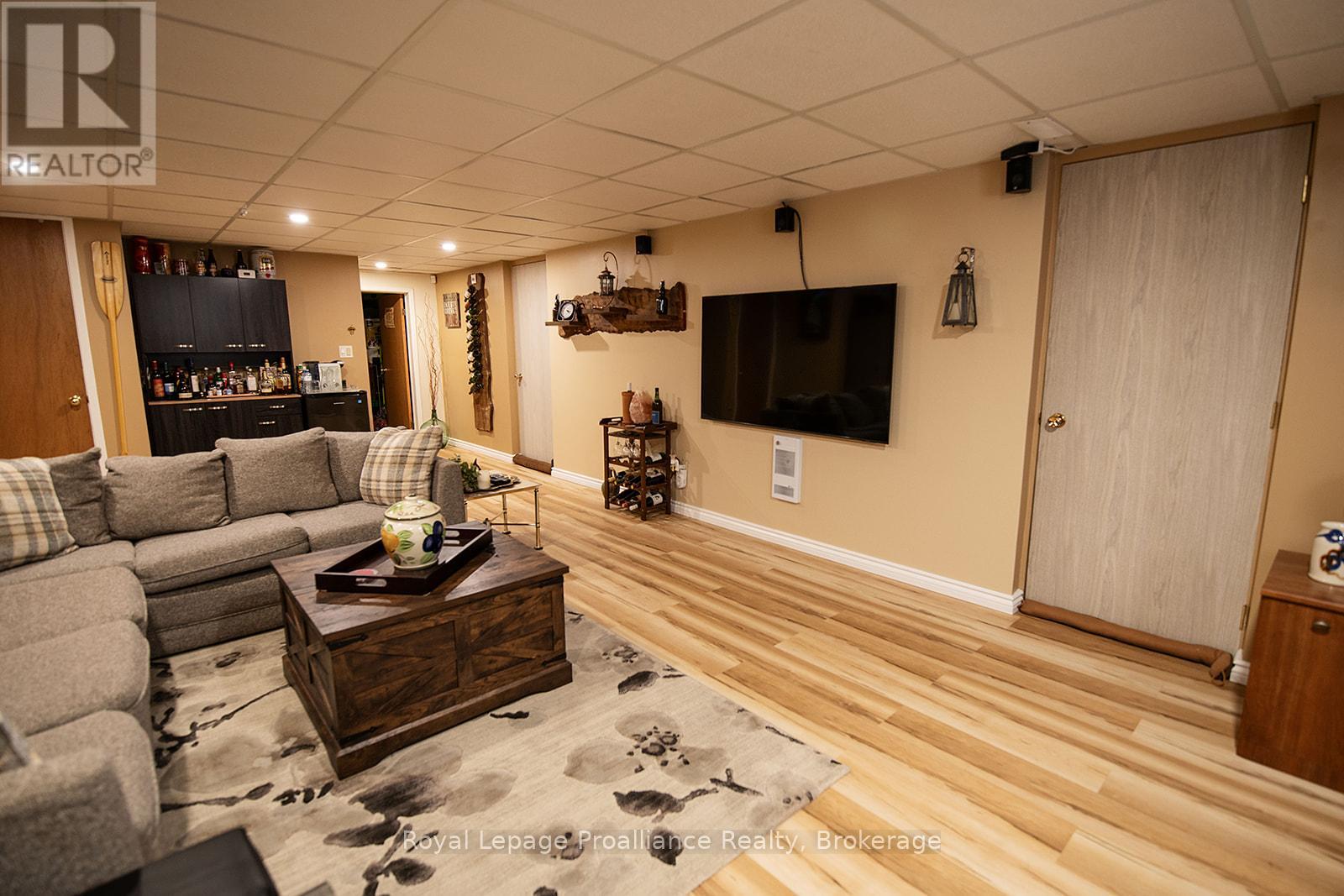 61 SILLS ROAD - 34