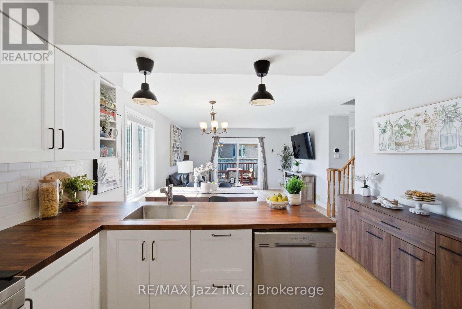 1 COOPER COURT - 14