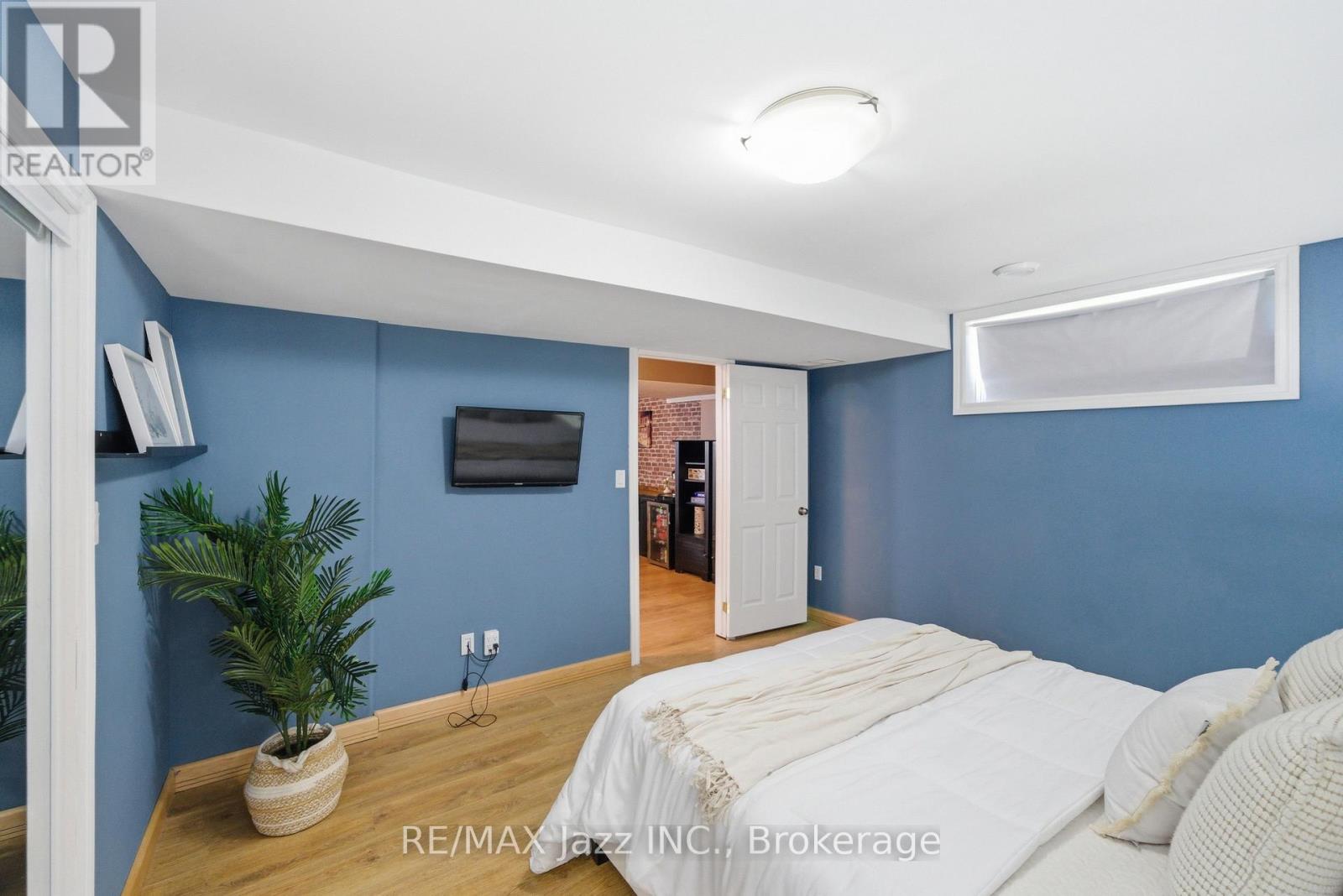 1 COOPER COURT - 34