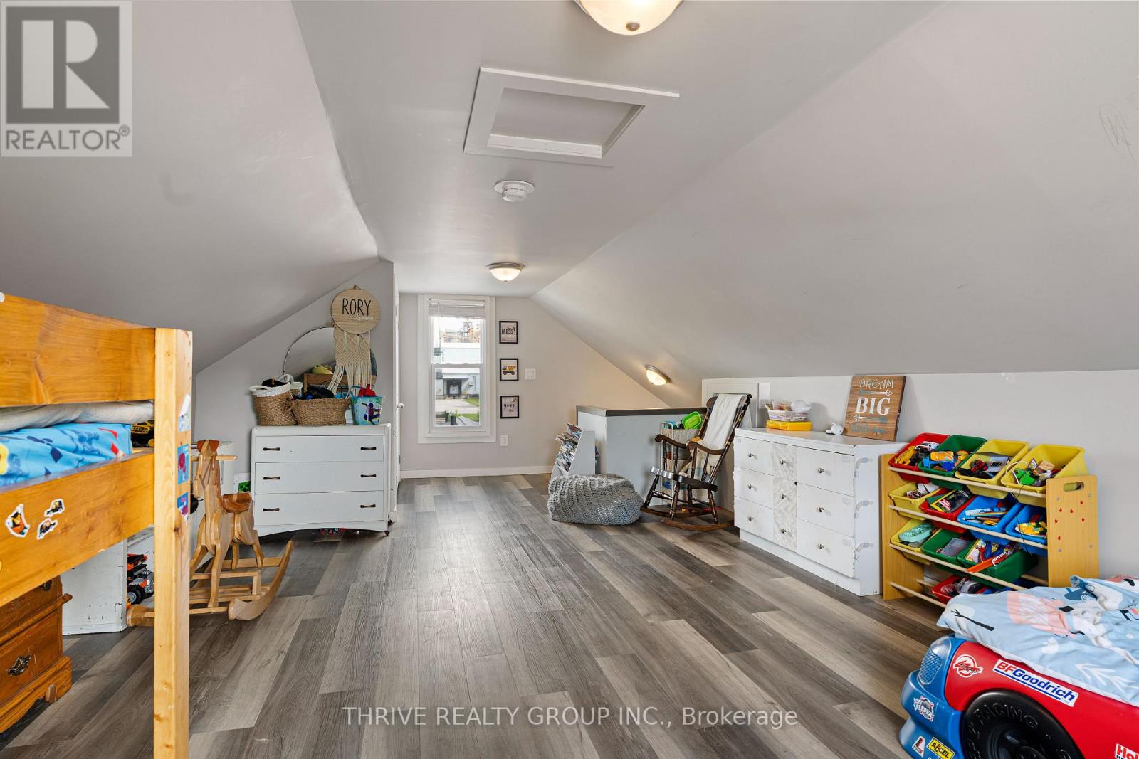 110 QUEEN STREET - 22