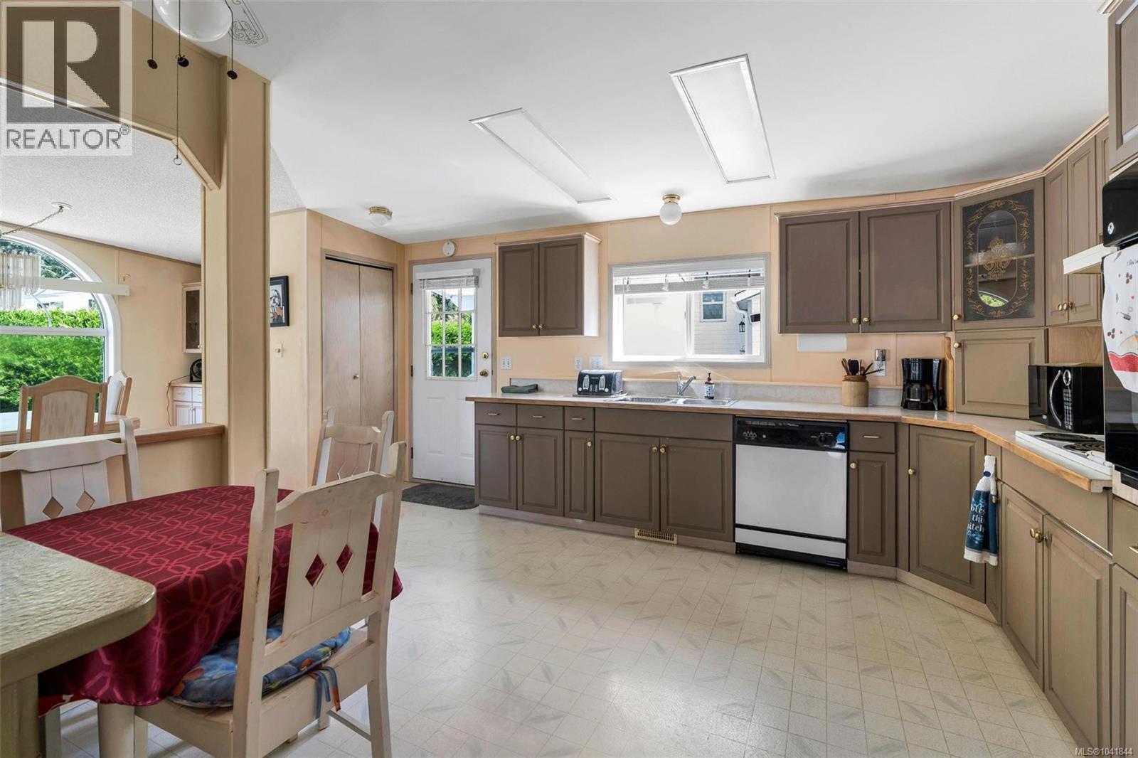 385 Lake Park Rd - 10