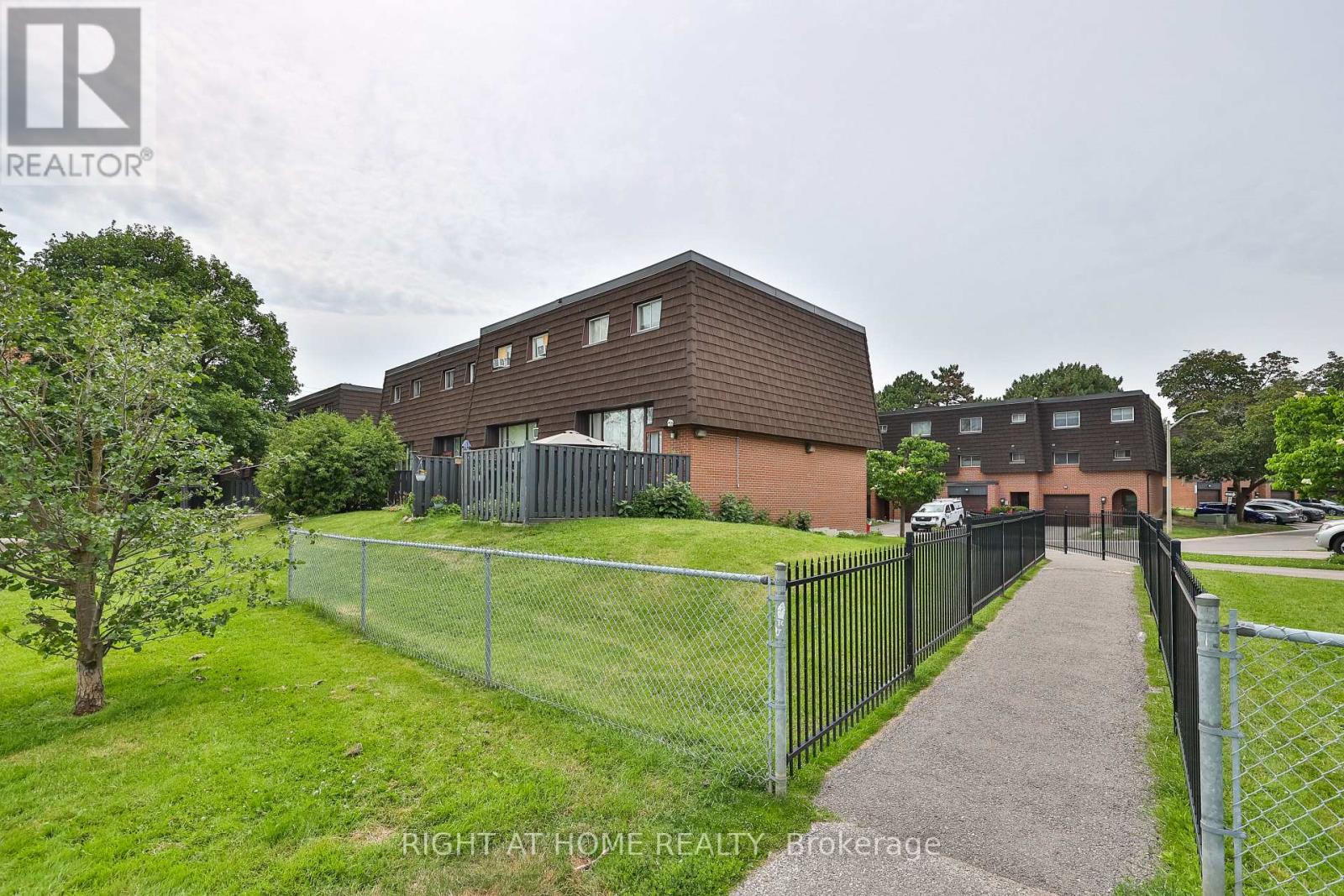 #74 100 DARRAS COURT - 7