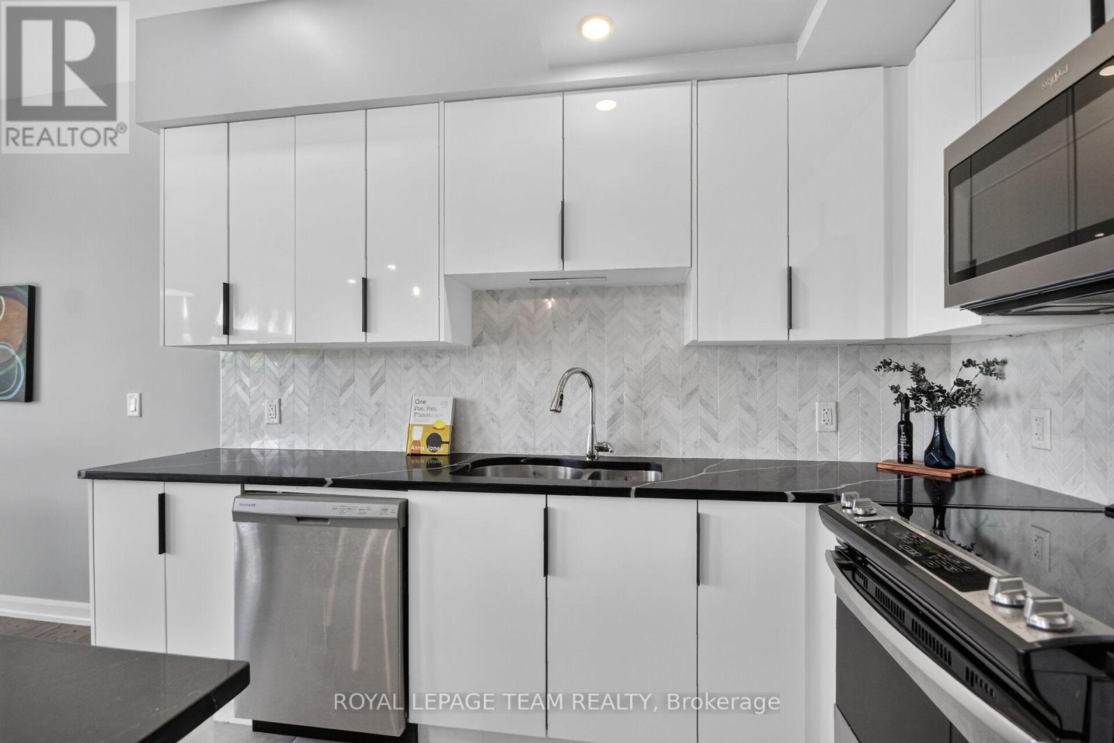 2706 DRAPER AVENUE - 16