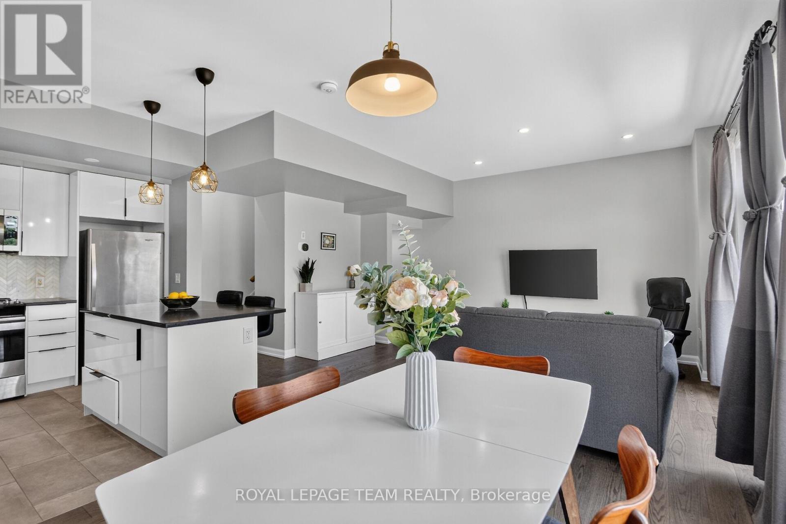 2706 DRAPER AVENUE - 23