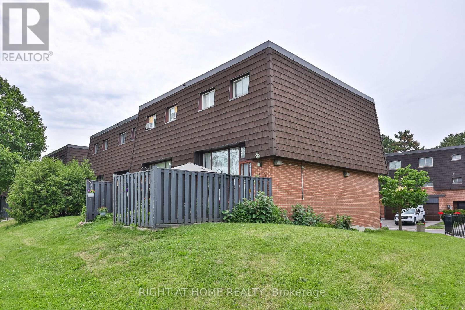 #74 100 DARRAS COURT - 5