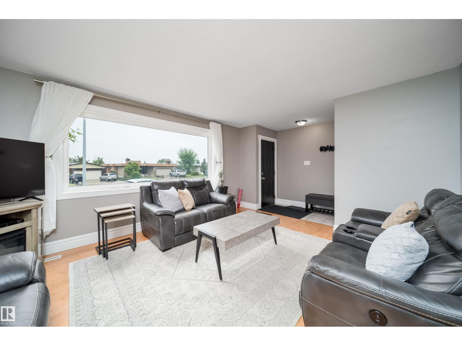 8512 142A AV NW - 13
