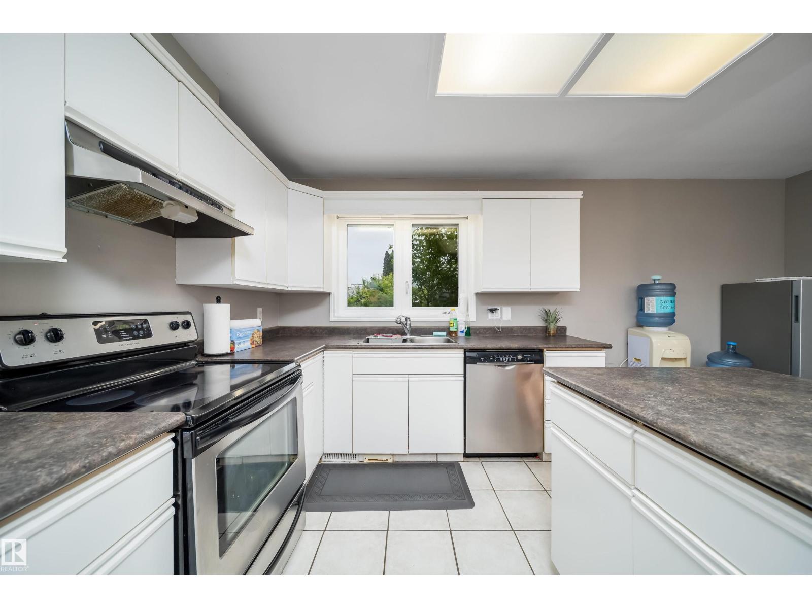 8512 142A AV NW - 18