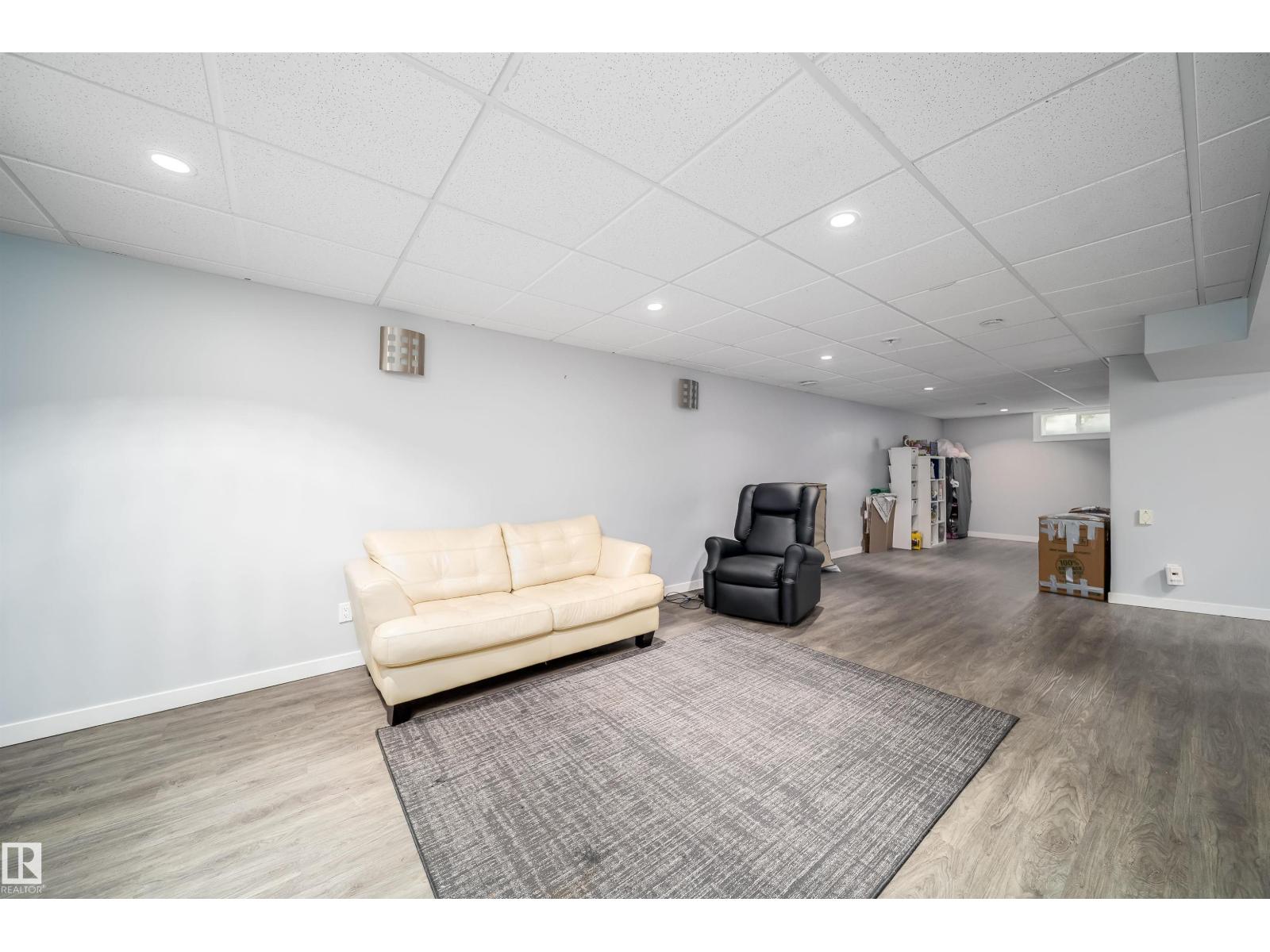 8512 142A AV NW - 32