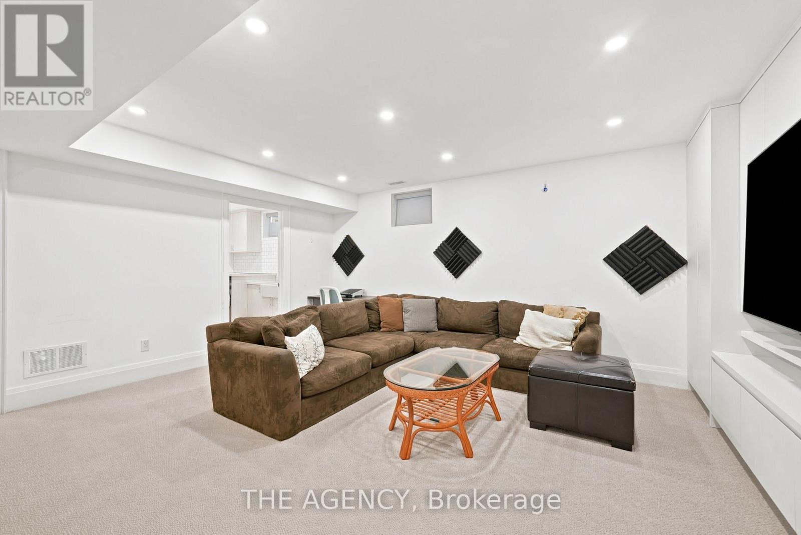 418 SOUDAN AVENUE - 27