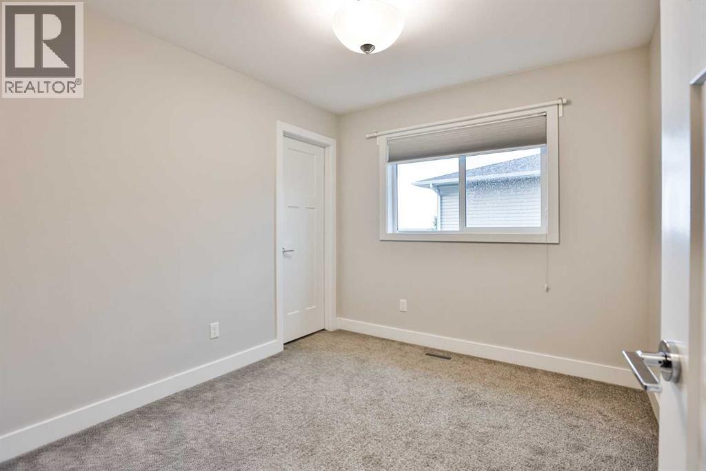 470 Bluebell Lane W — photo 16