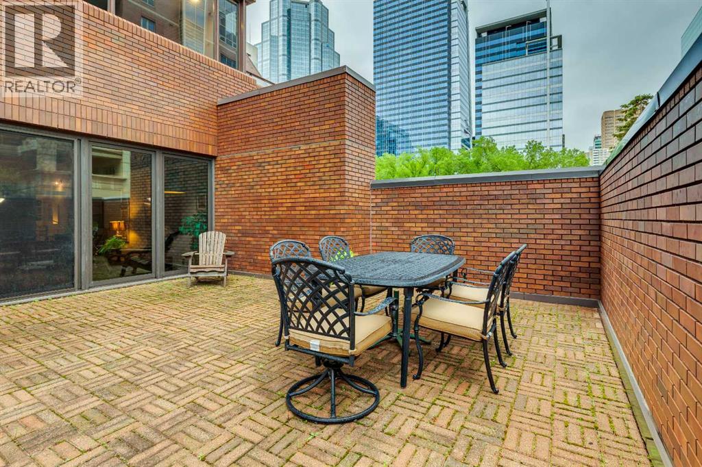 #102D 500 Eau Claire Avenue SW - 18