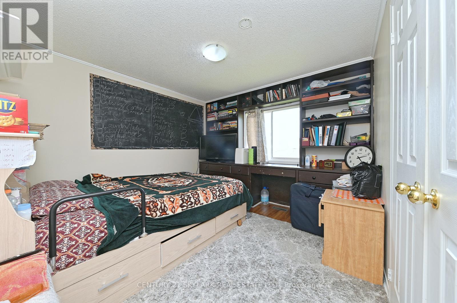 1922 DALHOUSIE CRESCENT - 20