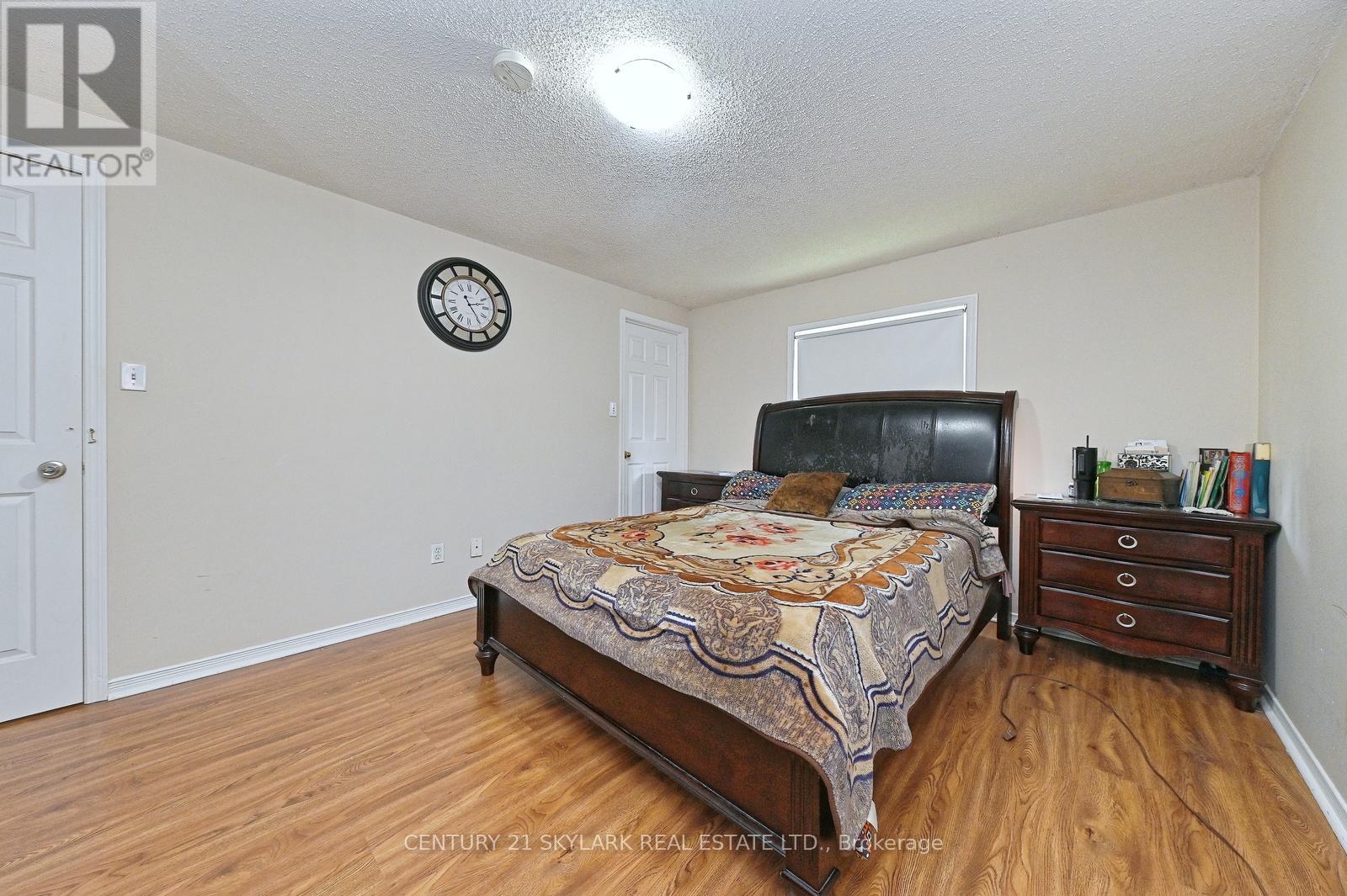1922 DALHOUSIE CRESCENT - 23