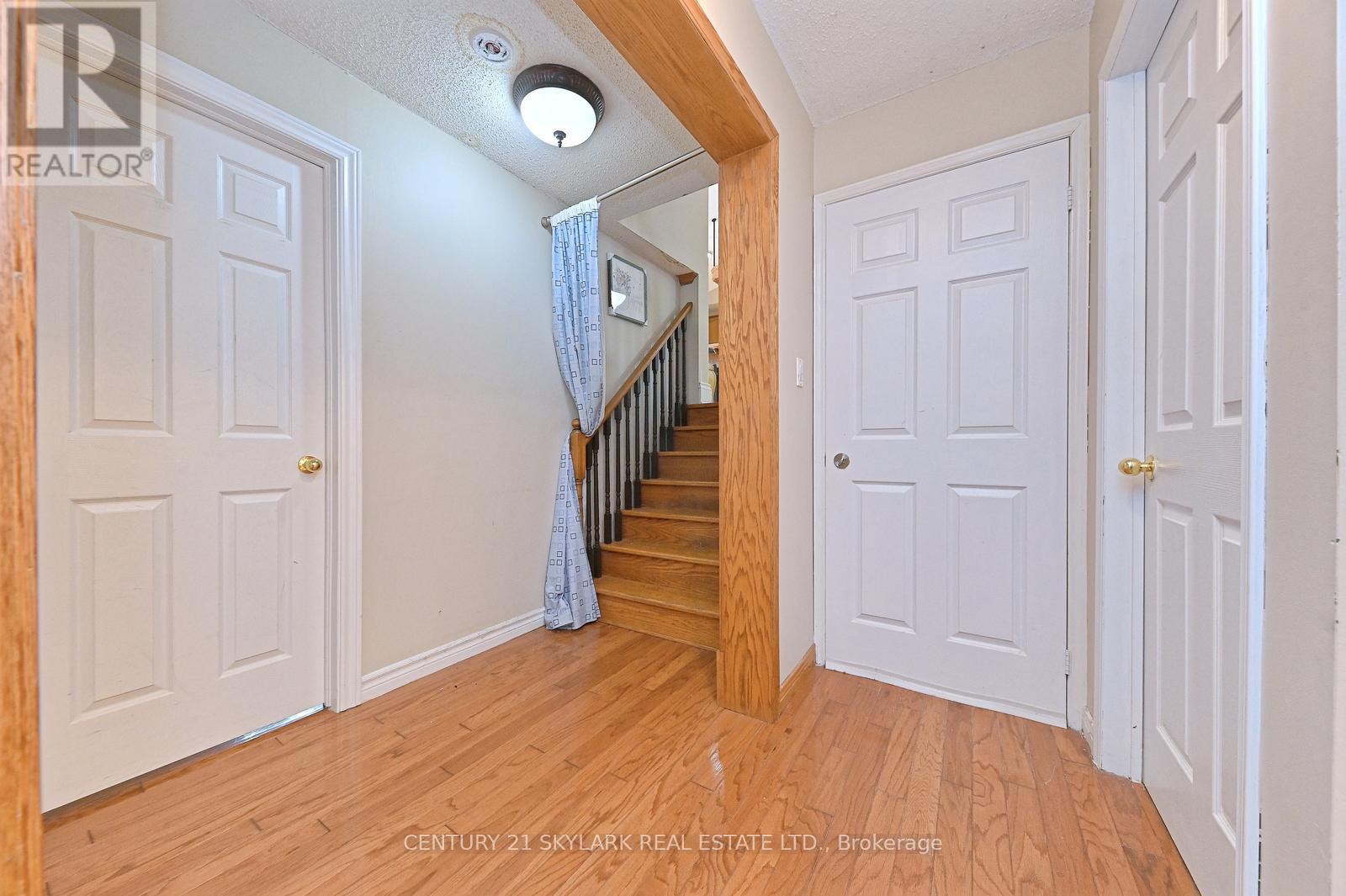 1922 DALHOUSIE CRESCENT - 29