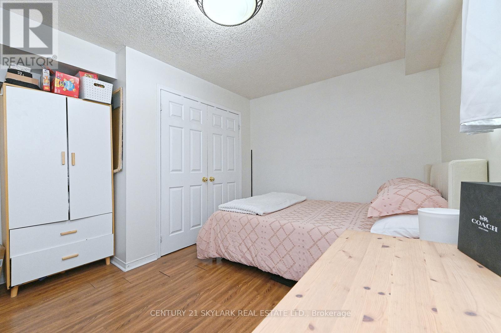 1922 DALHOUSIE CRESCENT - 33