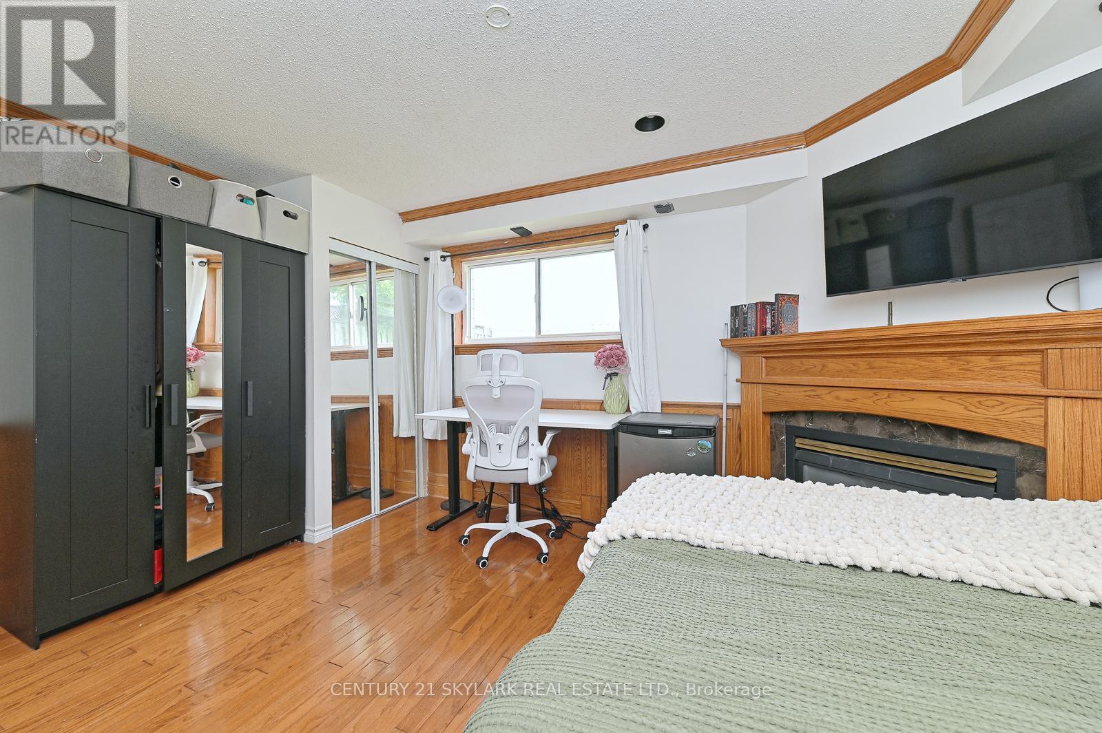 1922 DALHOUSIE CRESCENT - 35