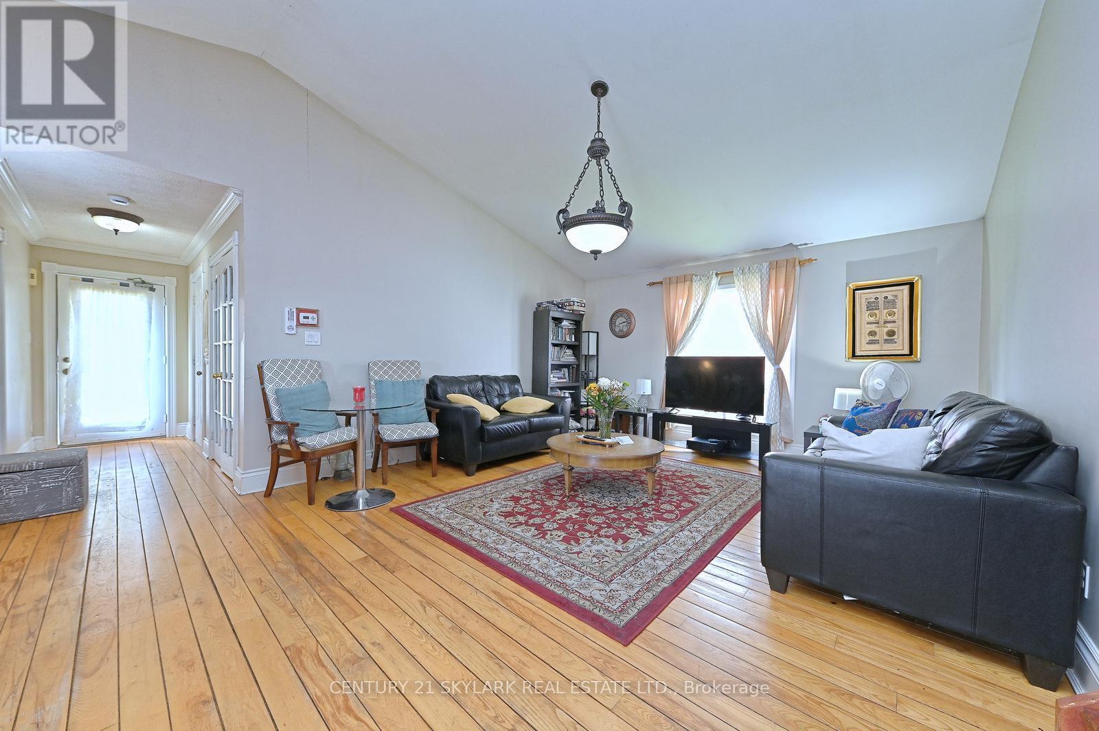 1922 DALHOUSIE CRESCENT - 6