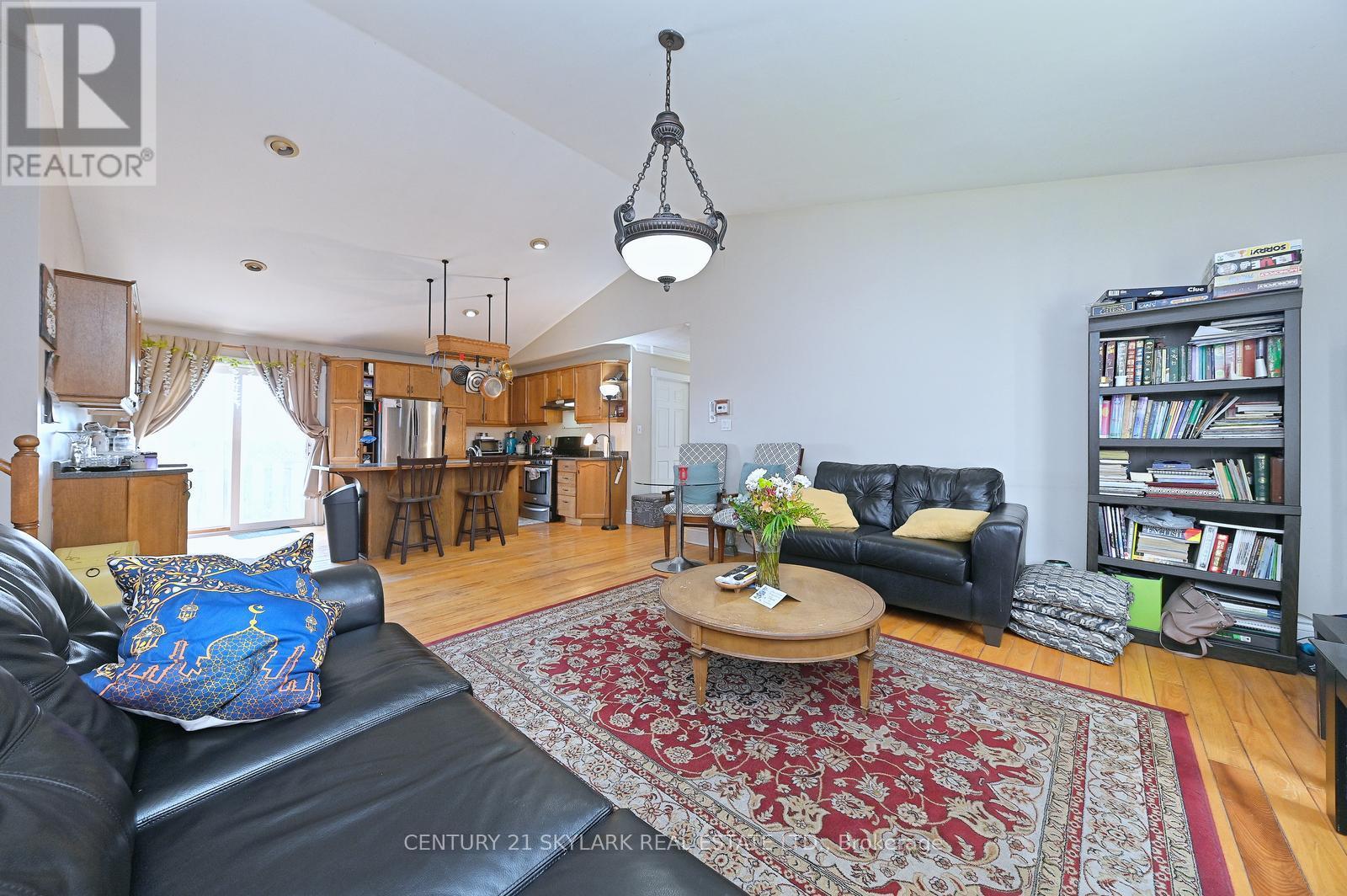 1922 DALHOUSIE CRESCENT - 8
