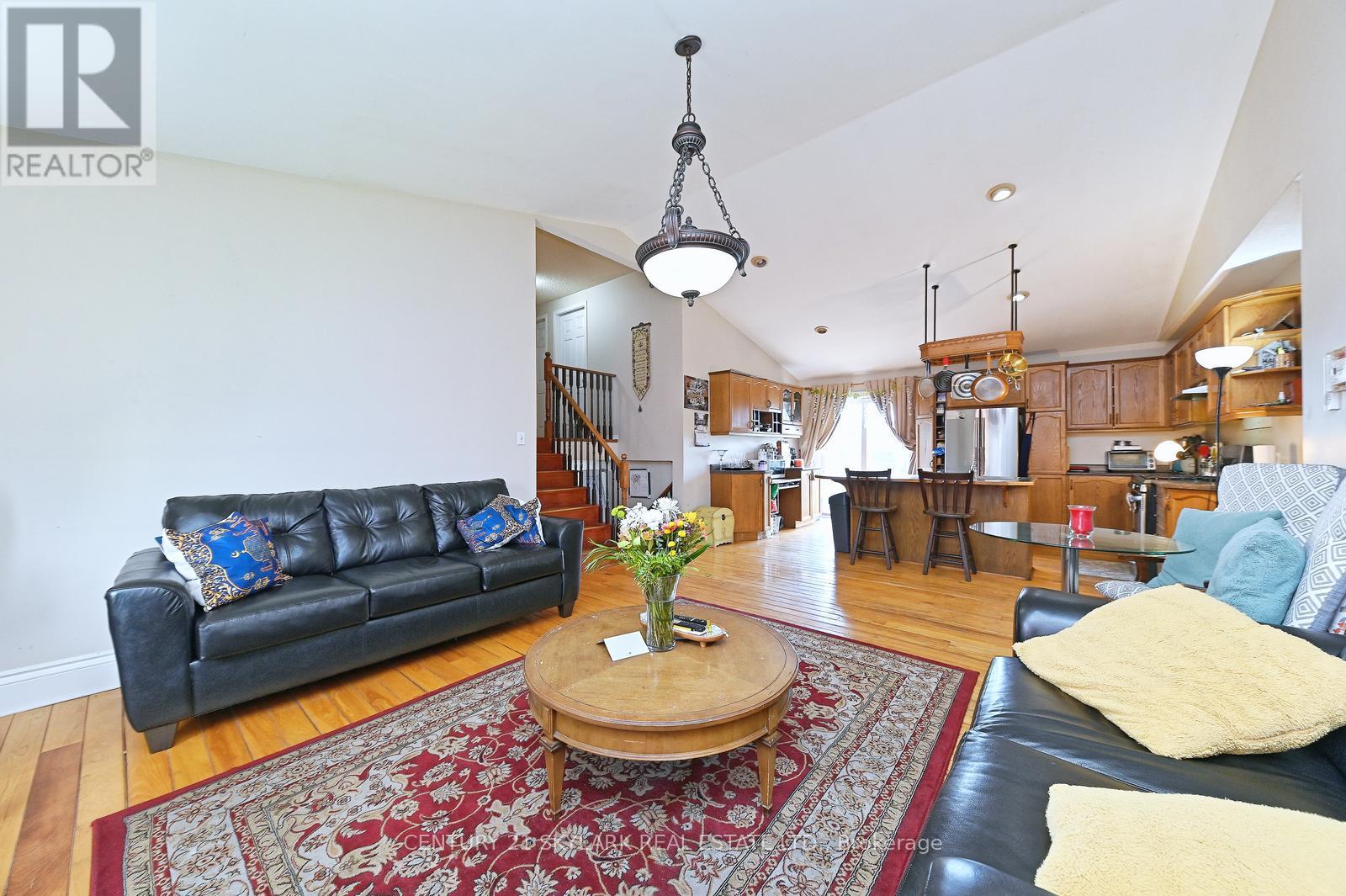 1922 DALHOUSIE CRESCENT - 9