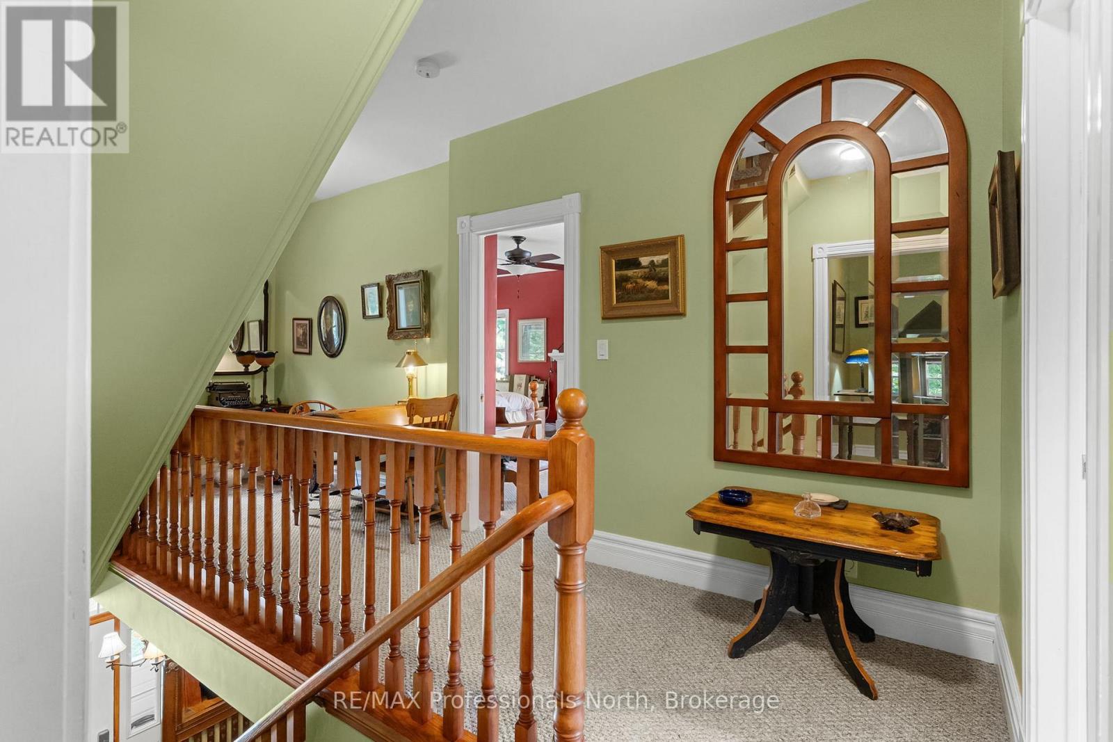 22 KNOWLES CRESCENT E - 25