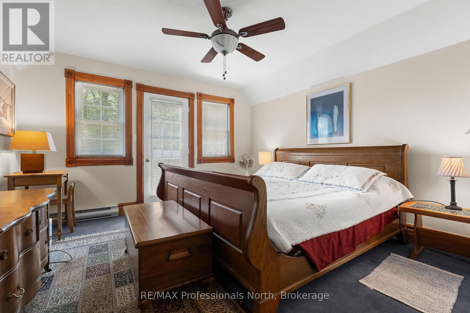 22 KNOWLES CRESCENT E - 28