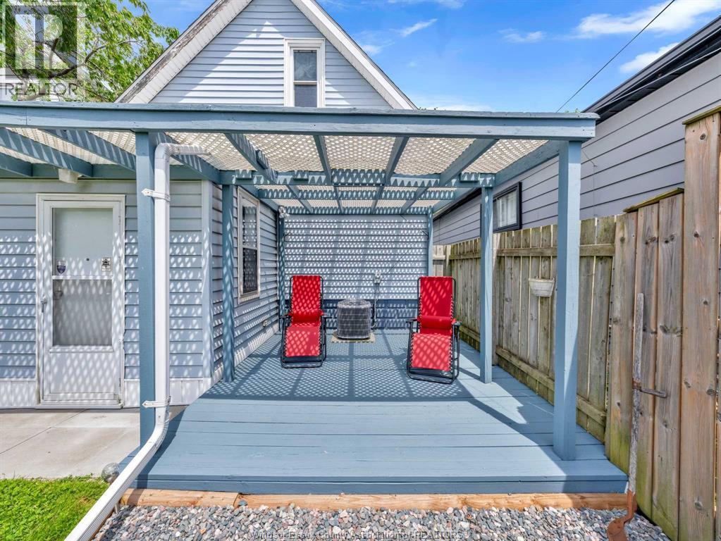 1673 Cadillac STREET - 33