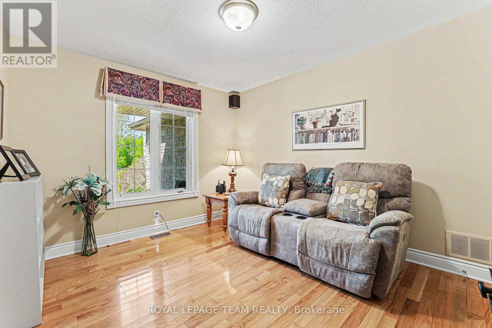 28 KIMBERLY AVENUE - 21