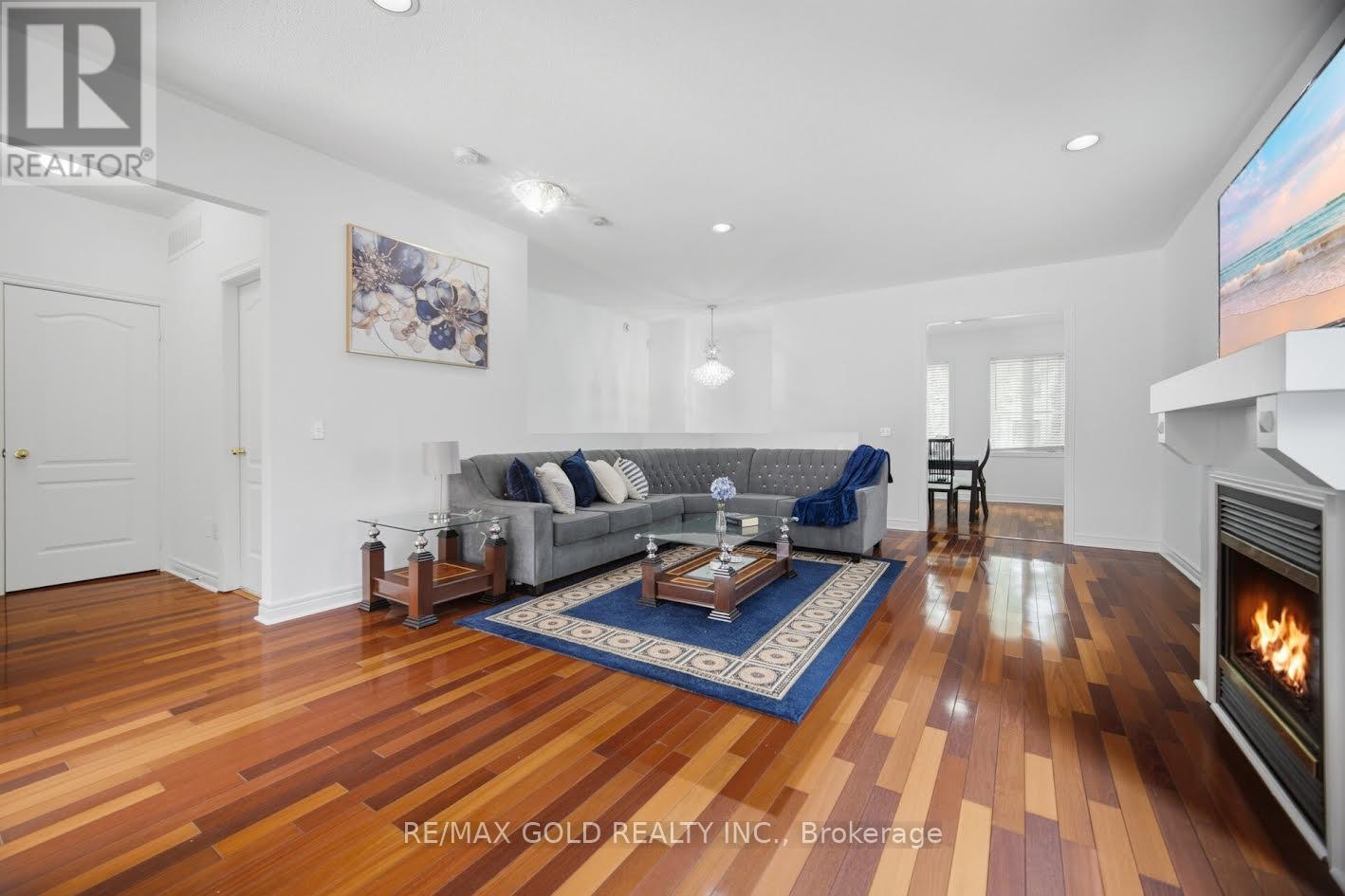 25 TREELINE BOULEVARD - 10
