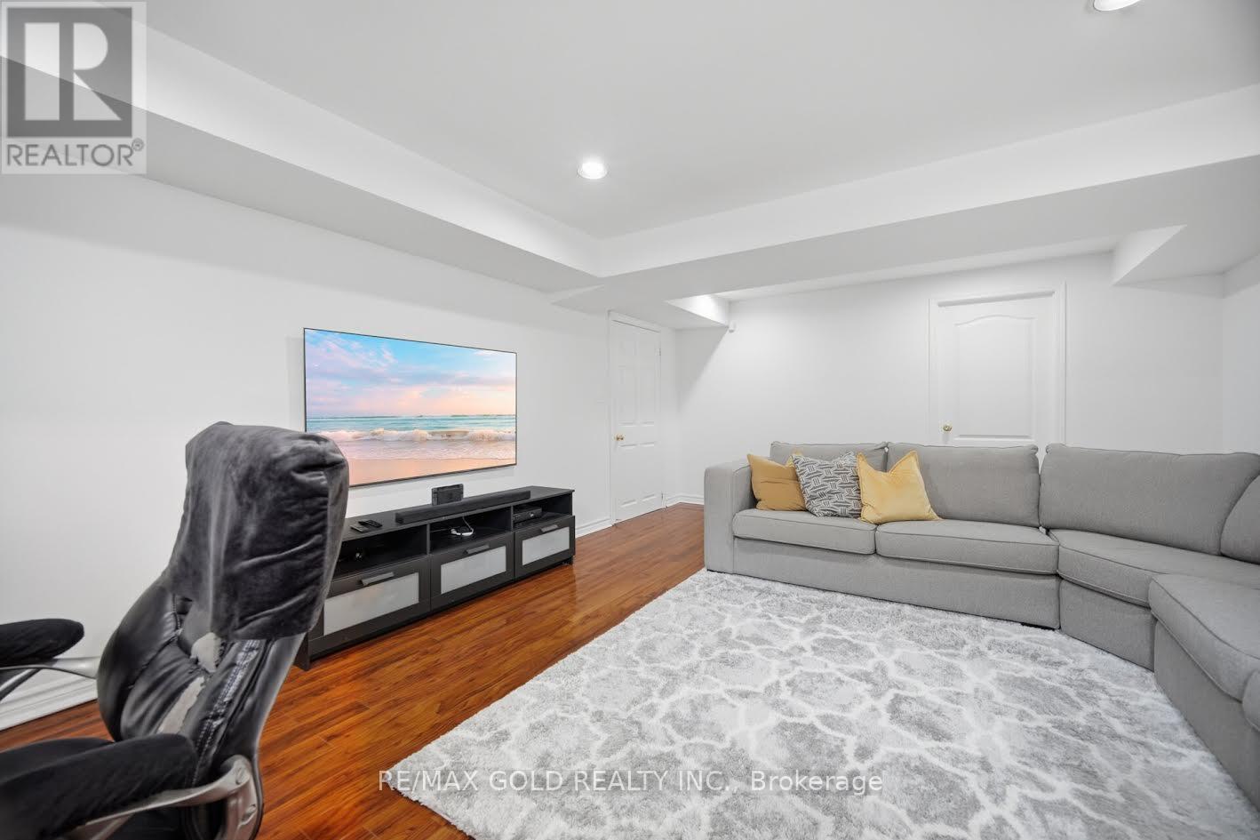 25 TREELINE BOULEVARD - 33