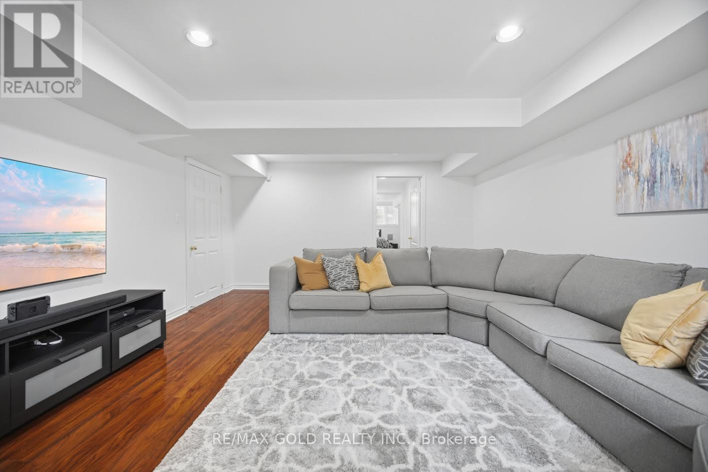 25 TREELINE BOULEVARD - 34
