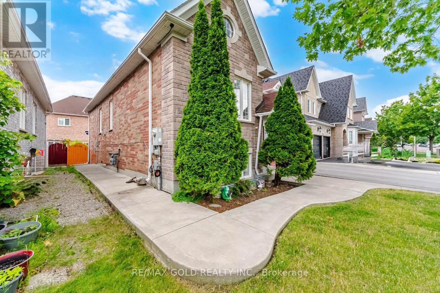 25 TREELINE BOULEVARD - 4