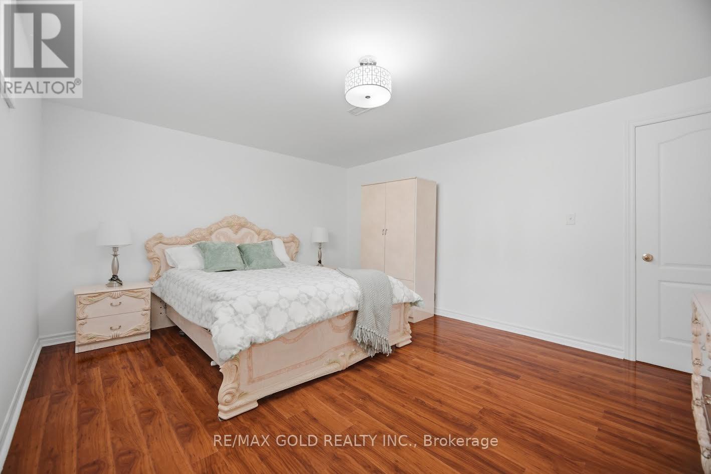 25 TREELINE BOULEVARD - 45