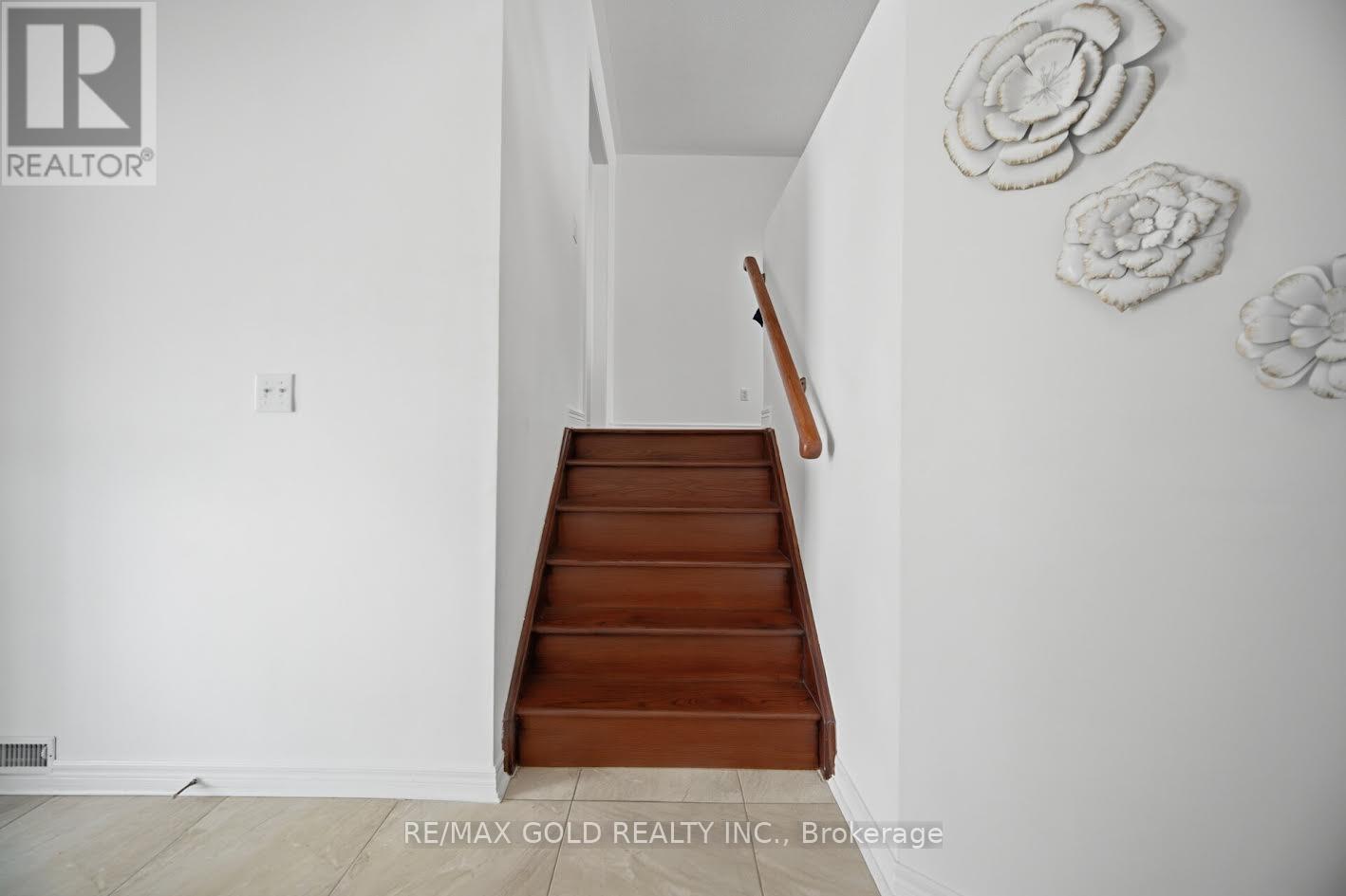 25 TREELINE BOULEVARD - 9