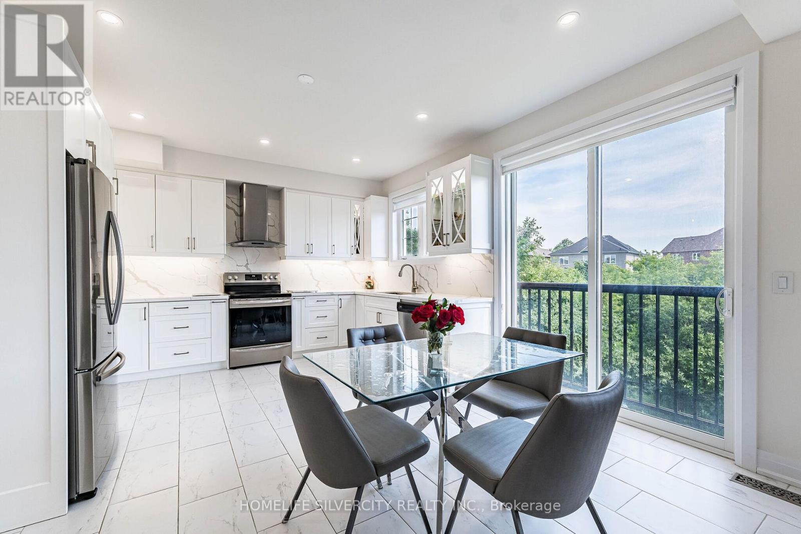 33 RAINBROOK CLOSE - 12
