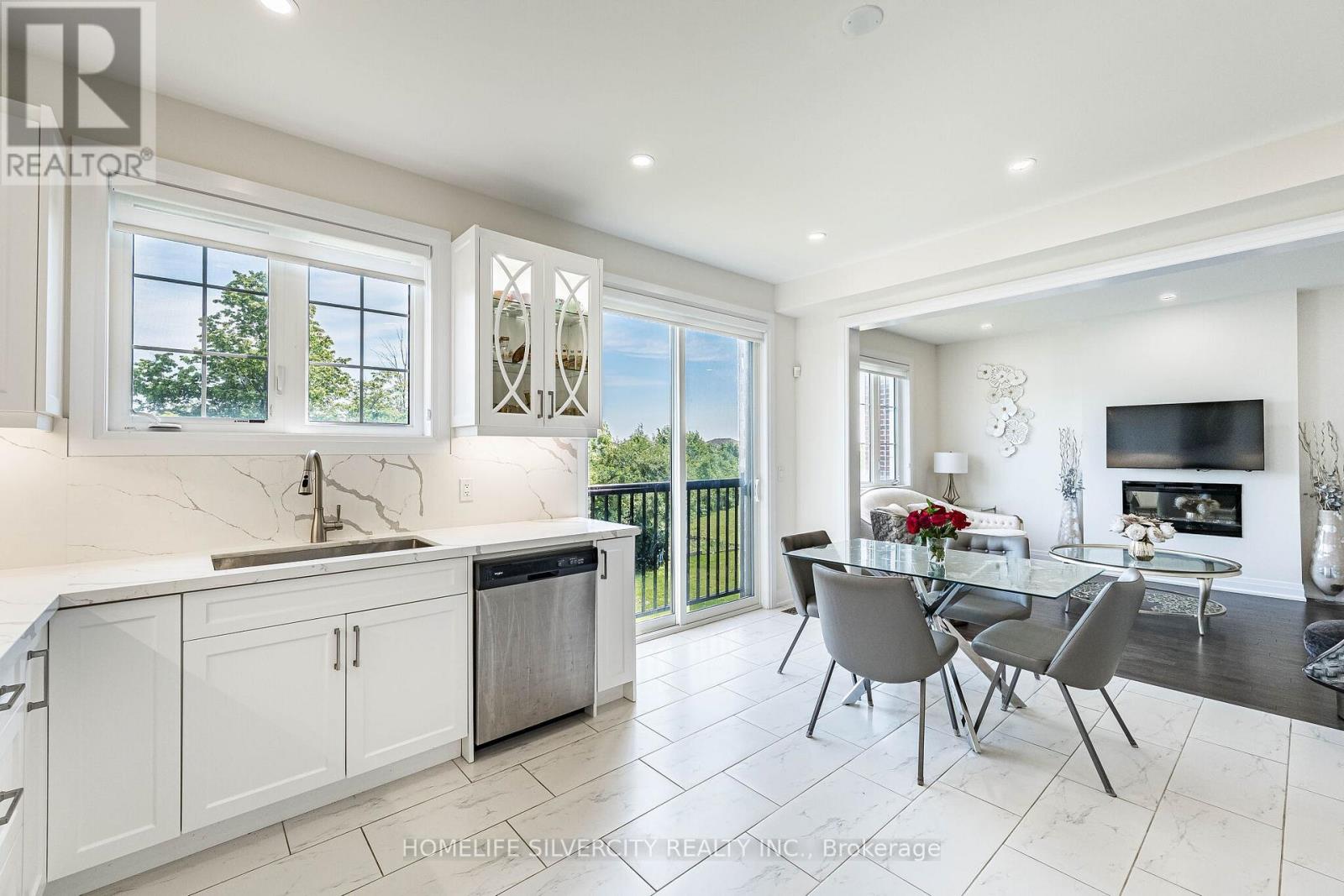 33 RAINBROOK CLOSE - 17