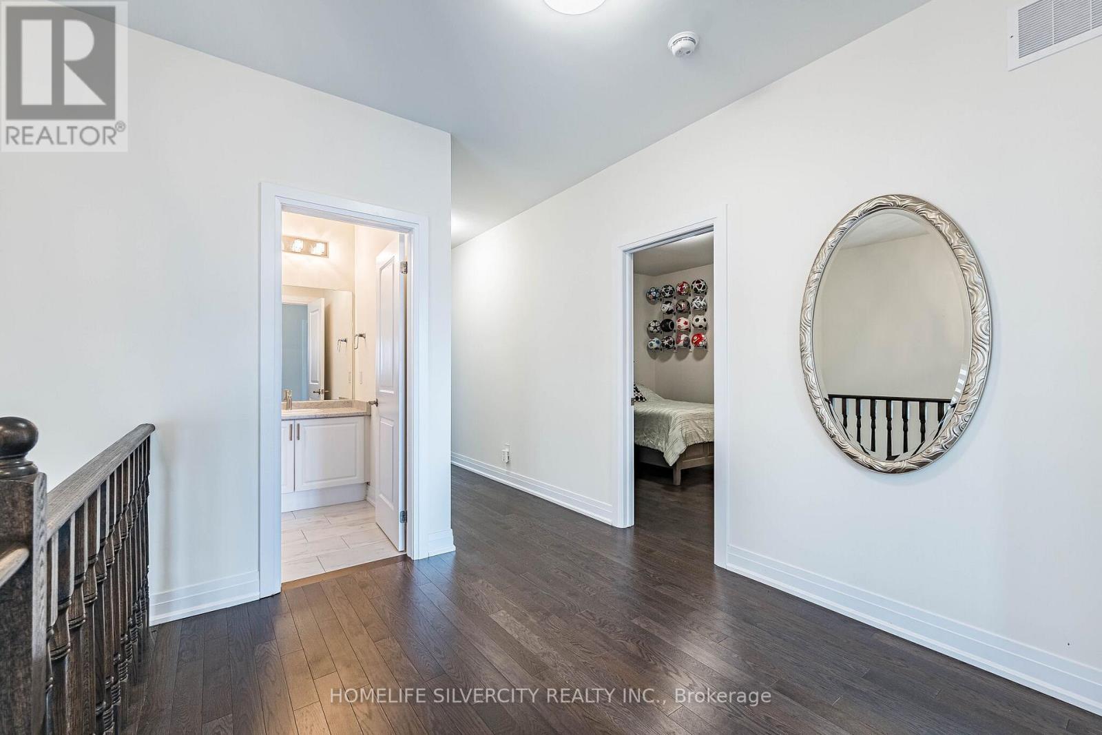 33 RAINBROOK CLOSE - 23