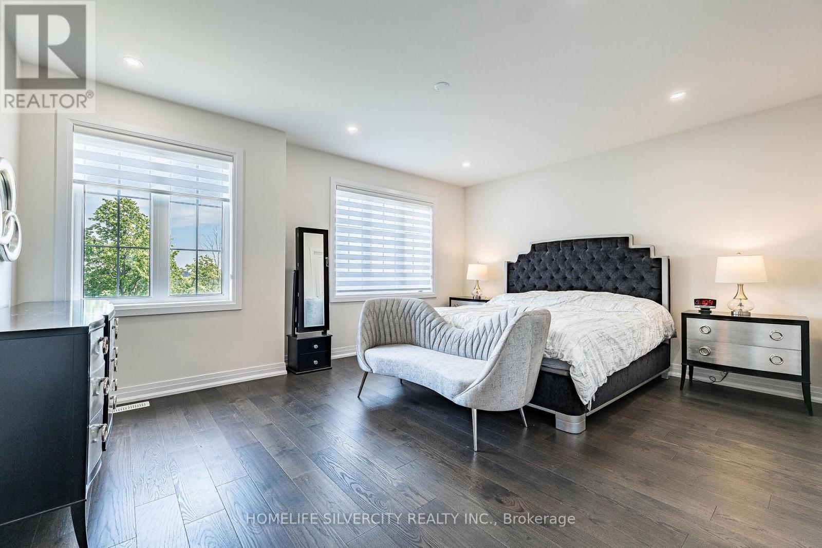 33 RAINBROOK CLOSE - 24