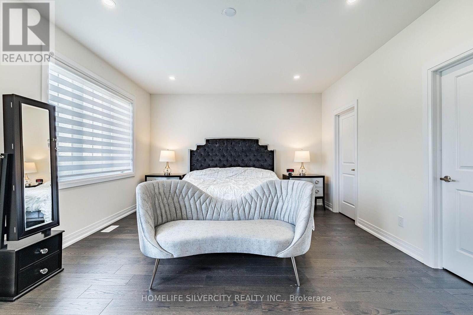 33 RAINBROOK CLOSE - 25