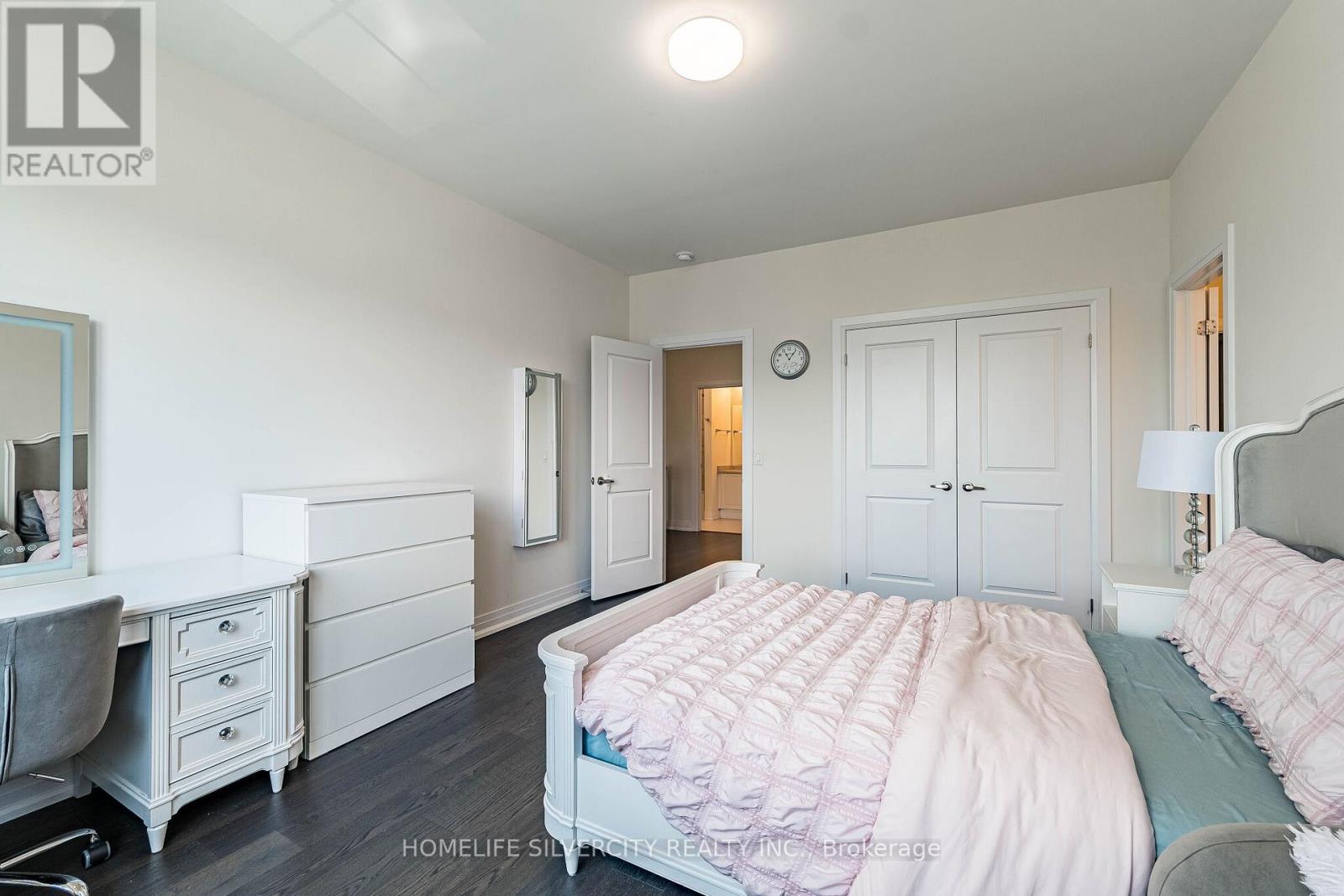 33 RAINBROOK CLOSE - 31