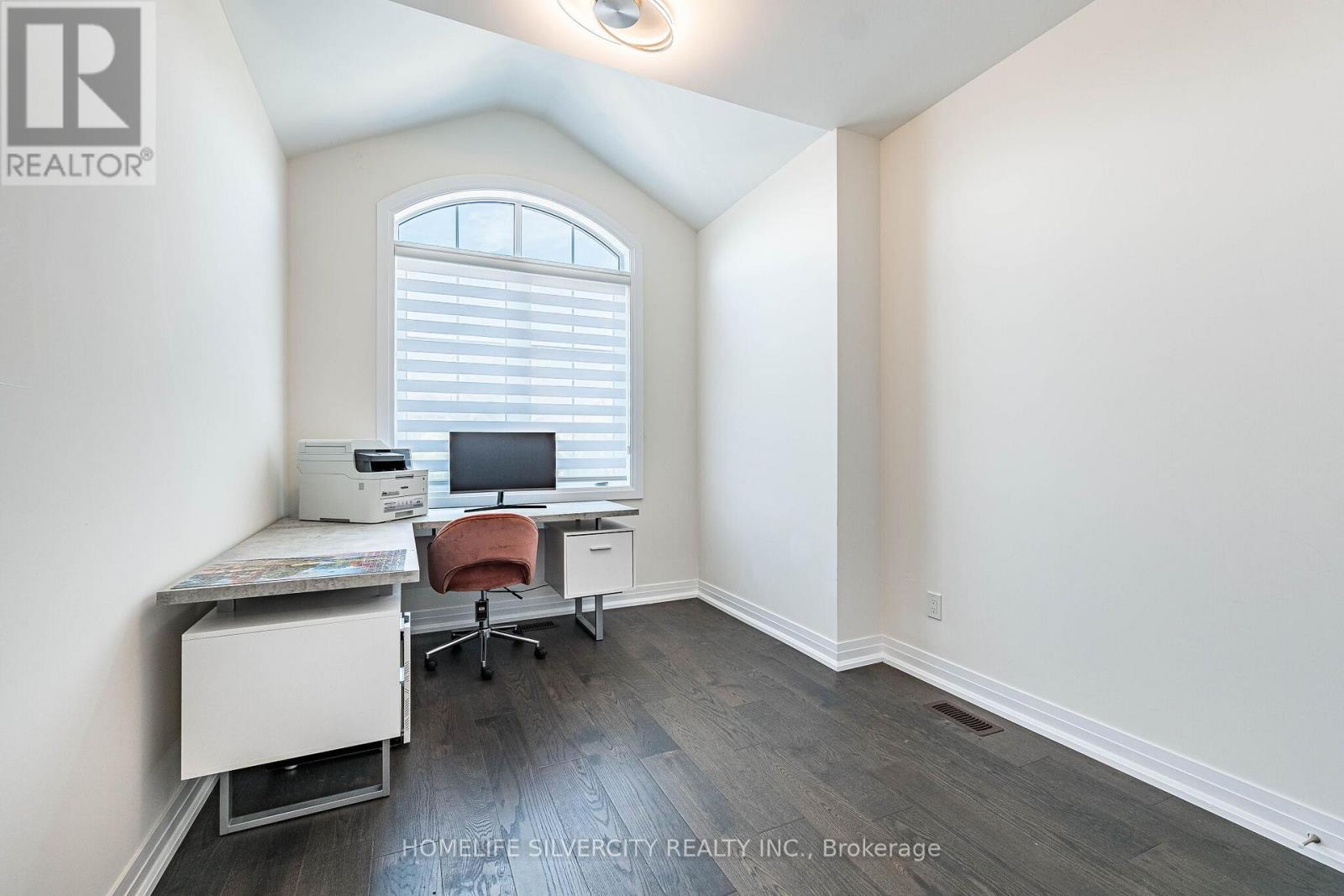 33 RAINBROOK CLOSE - 34