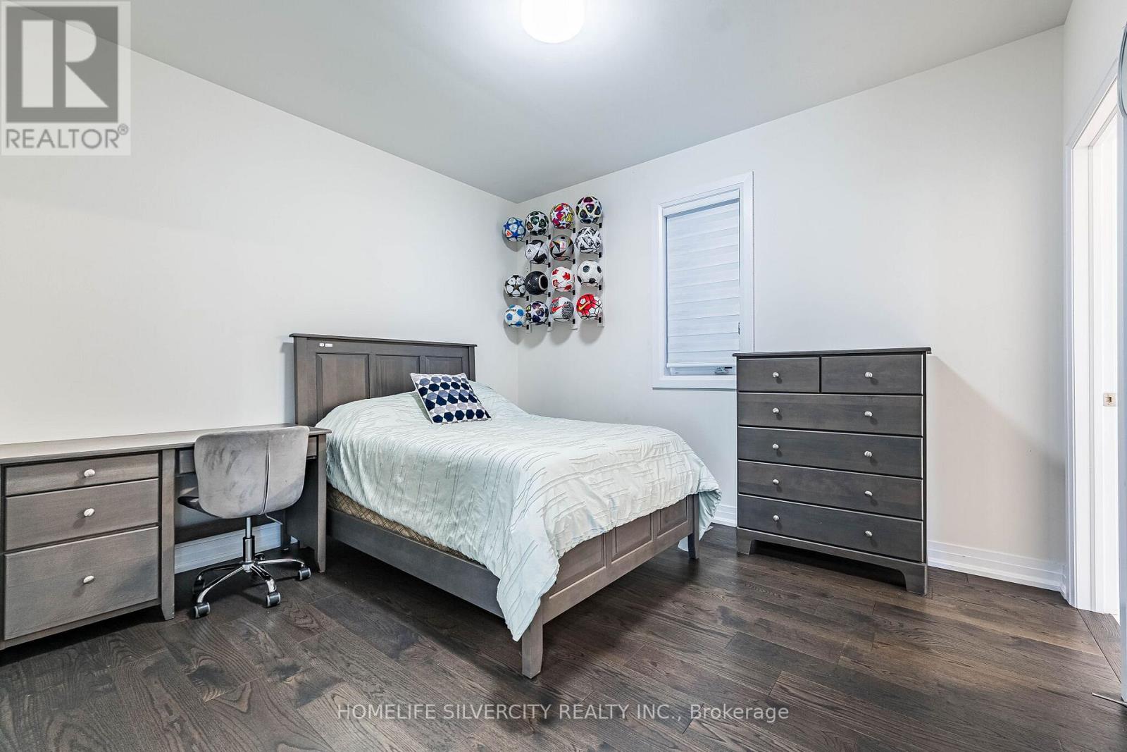 33 RAINBROOK CLOSE - 35