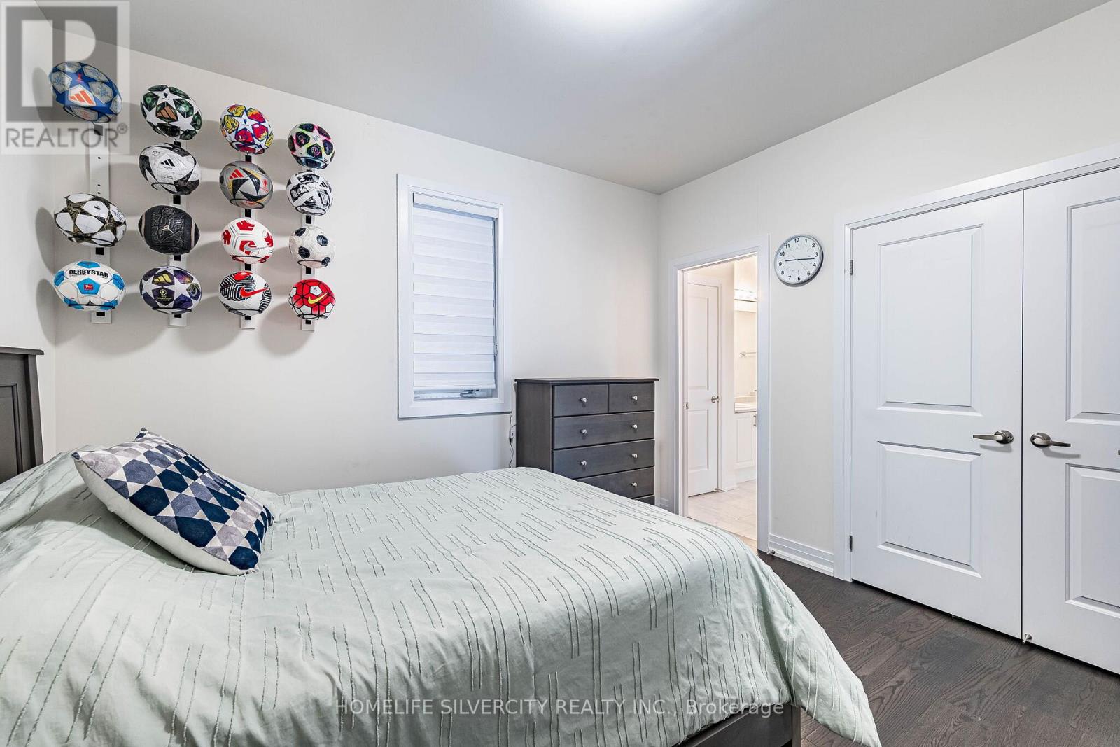 33 RAINBROOK CLOSE - 36