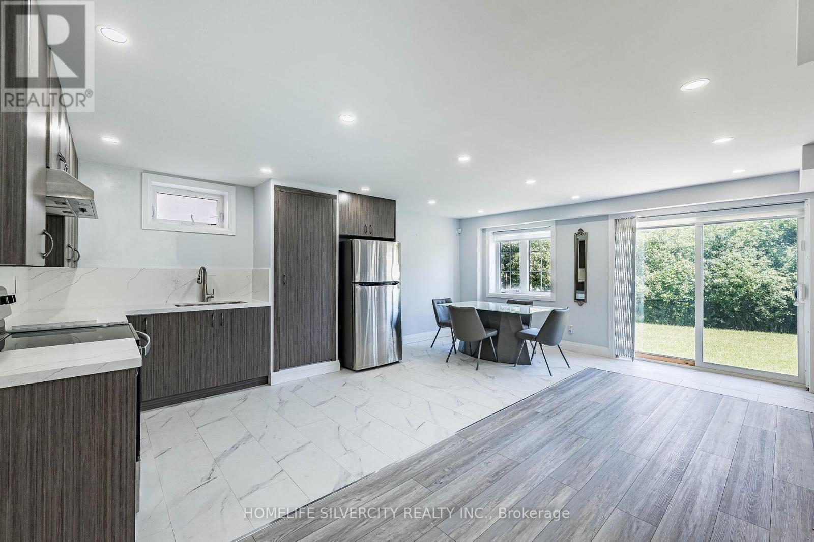 33 RAINBROOK CLOSE - 40