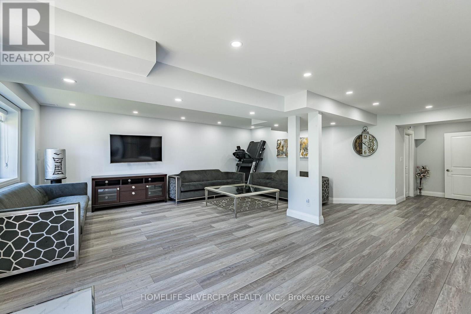 33 RAINBROOK CLOSE - 42