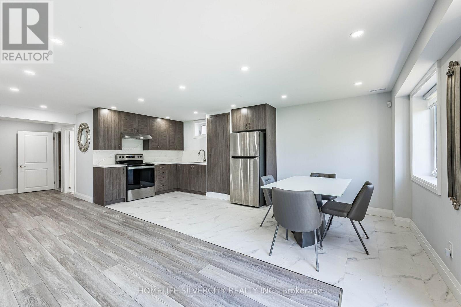 33 RAINBROOK CLOSE - 43