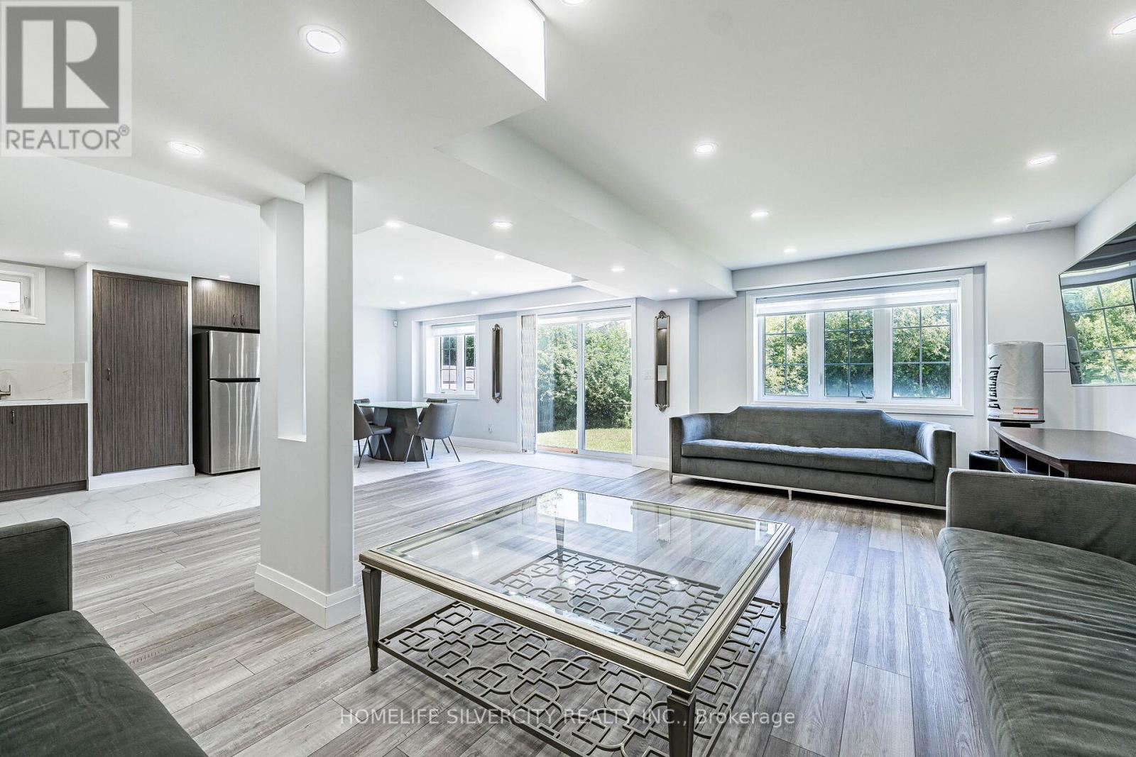 33 RAINBROOK CLOSE - 44
