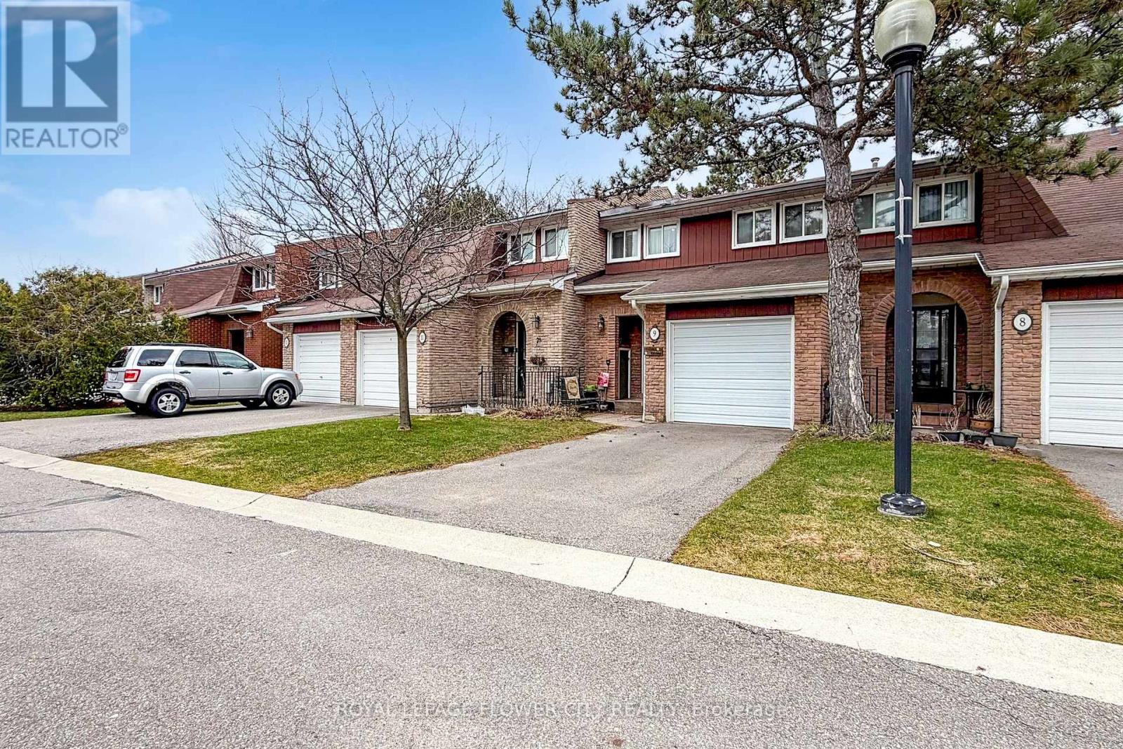 #9 3350 HORNBEAM CRESCENT - 1